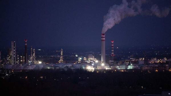 Сообщивший о пожаре на НПЗ в Братиславе портал опроверг данную информацию