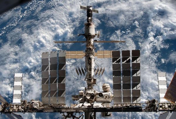 «Как он вообще выжил?» Американец провел на орбите целый год. Последствия полета ужаснули ученых: космос изменил его тело и ДНК