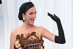 Певица Слава обвинила продюсеров в обмане и срыве премьеры