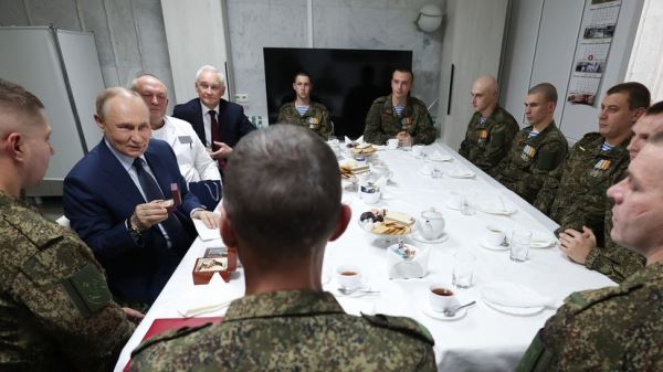 Окружение ВСУ и испытания «Посейдона»: о чём заявил Путин на встрече с бойцами СВО