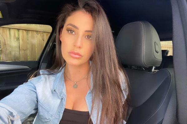 Все фазы Луны. Посмотрите на яркую брюнетку-политика из США: много фото