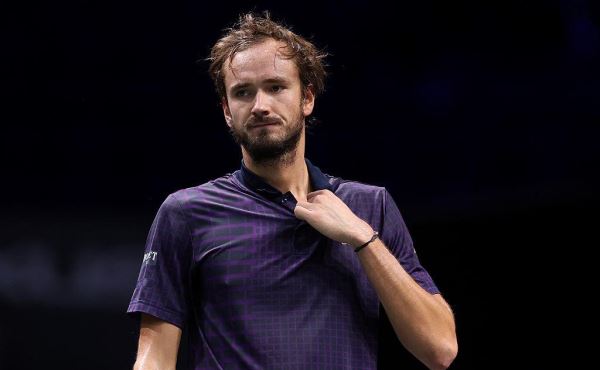 Даниил Медведев без борьбы вышел в третий раунд «Мастерса» в Париже