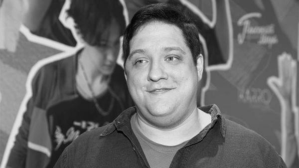 Актер Роман Попов умер от осложнений после химиотерапии