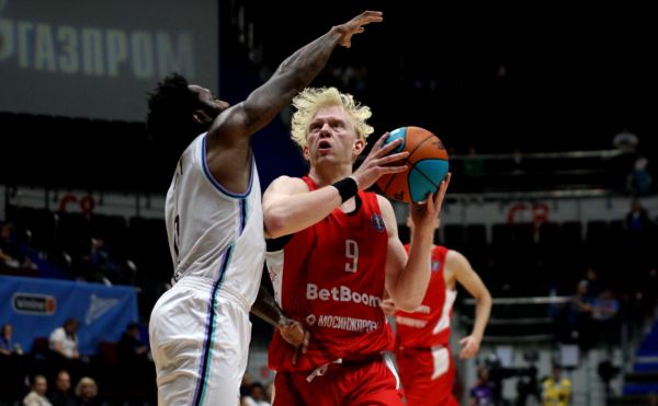 Суд в Париже решил выдать США российского баскетболиста Касаткина