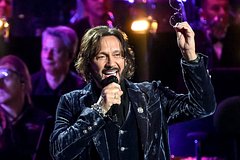 Михайлов заявил о кайфе от Кадышевой и Булановой