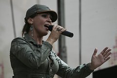 Солистка «Города 312» впервые после инсульта появилась на сцене