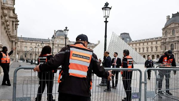 Подозреваемый по делу об ограблении Лувра задержан в парижском аэропорту