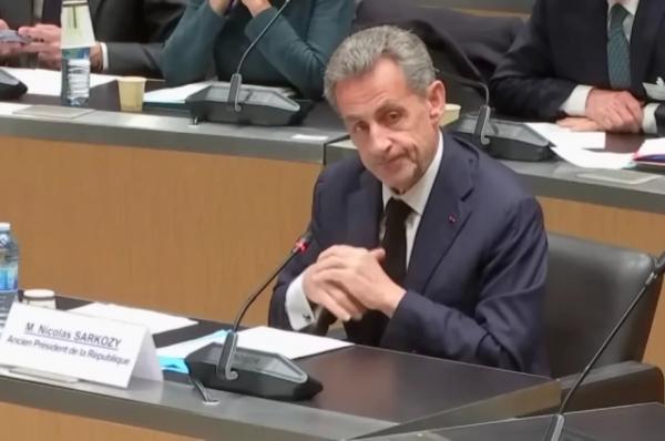 Бывший президент Франции Саркози начал писать книгу в тюрьме