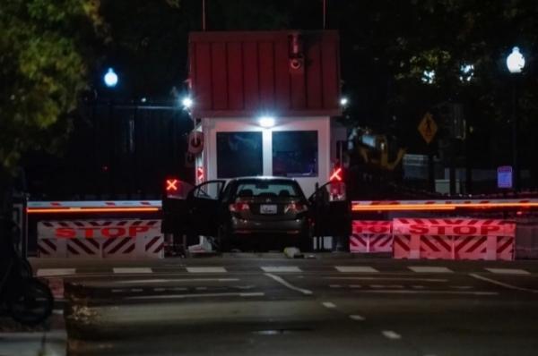 Автомобиль влетел в ворота Белого дома