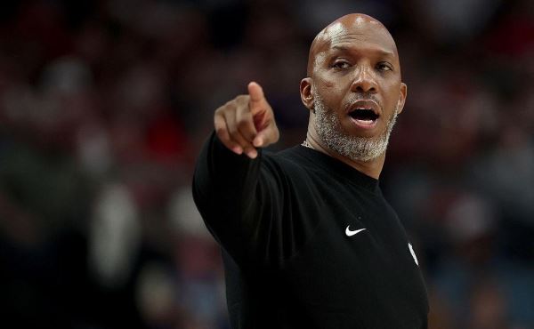 Главного тренера клуба НБА арестовали за связанные с мафией игры в покер