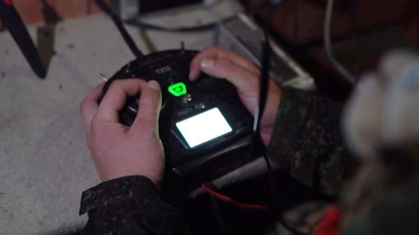 Операторы беспилотников уничтожили живую силу и бронетехнику ВСУ в зоне СВО