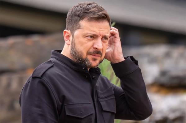 Зеленский ввёл санкции против украинских журналистов, поддерживающих УПЦ