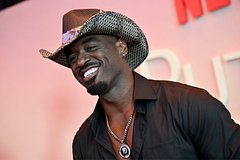 Мать звезды Netflix родила его в 11 лет от своего же родственника-насильника