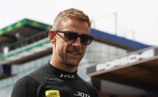 Чемпион «Формулы-1» объявил об уходе из автоспорта