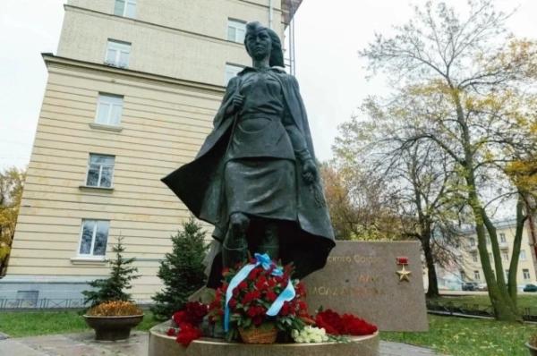 Цветы для Алии. Россия и Казахстан чтут память вечно юной героини