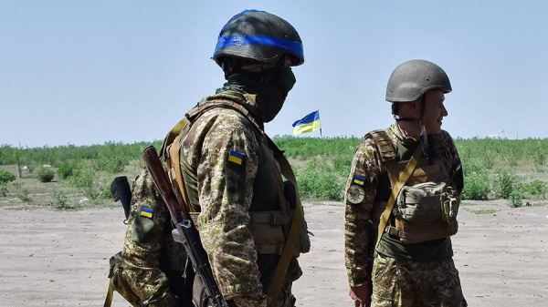 Эксперт допустил обречение Зеленским на гибель окруженных в Донбассе военных ВСУ