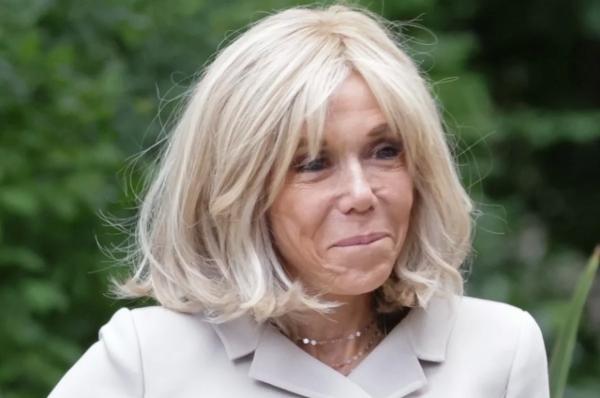 Sun: Брижит Макрон страдает болезнью психики из-за обвинений в педофилии