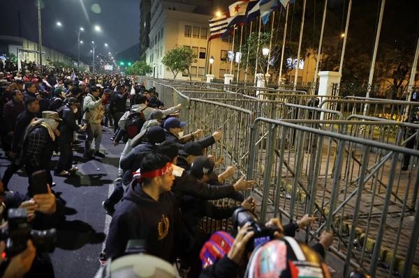 Проделки дяди Сэма? Зумеры свергли власть в еще одной стране