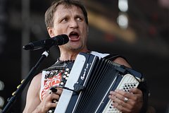 Украинский певец призвал к военному перевороту в Киеве