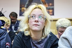 Арестованной уличной певице сделали предложение прямо в автозаке