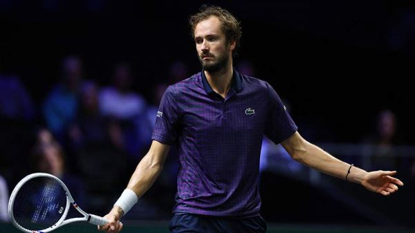 Медведев не смог выйти в полуфинал турнира АТП в Париже