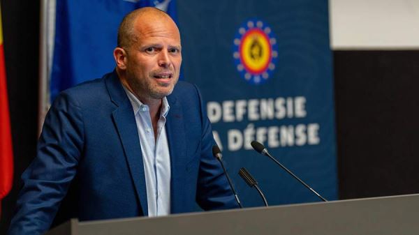 Глава МО Бельгии заявил о появлении дронов над военной авиабазой Кляйне-Брогель